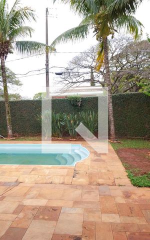 Casa à venda com 432m², 4 quartos e 4 vagas Casa à venda com 432m², 4 quartos e 4 vagasPiscina