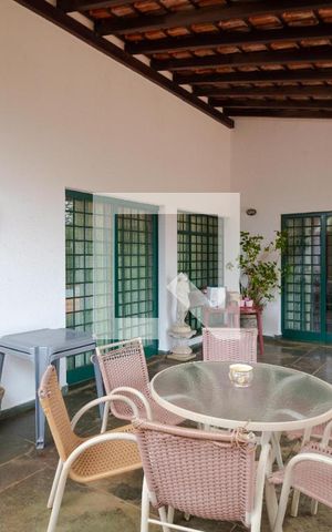 Casa à venda com 432m², 4 quartos e 4 vagas Casa à venda com 432m², 4 quartos e 4 vagasvaranda