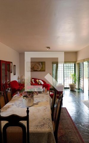 Casa à venda com 432m², 4 quartos e 4 vagas Casa à venda com 432m², 4 quartos e 4 vagasSalas