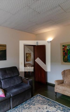Casa à venda com 432m², 4 quartos e 4 vagas Casa à venda com 432m², 4 quartos e 4 vagasSala de TV