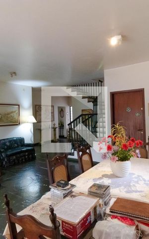 Casa à venda com 432m², 4 quartos e 4 vagas Casa à venda com 432m², 4 quartos e 4 vagasSalas