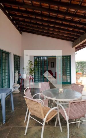 Casa à venda com 432m², 4 quartos e 4 vagas Casa à venda com 432m², 4 quartos e 4 vagasvaranda