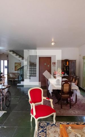 Casa à venda com 432m², 4 quartos e 4 vagas Casa à venda com 432m², 4 quartos e 4 vagasSalas