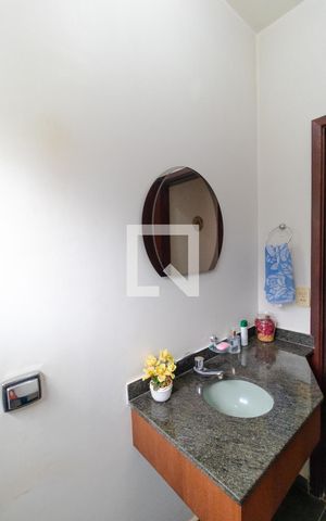 Casa à venda com 432m², 4 quartos e 4 vagas Casa à venda com 432m², 4 quartos e 4 vagasLavabo