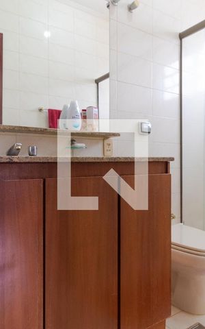 Casa à venda com 432m², 4 quartos e 4 vagas Casa à venda com 432m², 4 quartos e 4 vagasBanheiro da Suíte 04