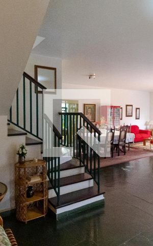 Casa à venda com 432m², 4 quartos e 4 vagas Casa à venda com 432m², 4 quartos e 4 vagasSalas