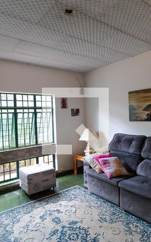 Casa à venda com 432m², 4 quartos e 4 vagas Casa à venda com 432m², 4 quartos e 4 vagasSala de TV