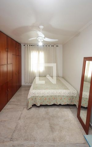 Casa à venda com 260m², 3 quartos e 3 vagas Casa à venda com 260m², 3 quartos e 3 vagasSuite