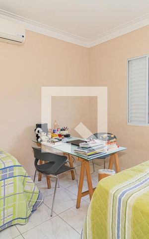 Casa à venda com 190m², 4 quartos e 3 vagas Casa à venda com 190m², 4 quartos e 3 vagasQuarto 2