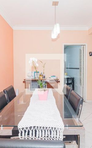 Casa à venda com 190m², 4 quartos e 3 vagas Casa à venda com 190m², 4 quartos e 3 vagasSala