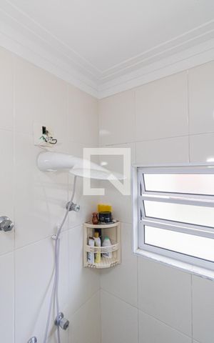 Casa à venda com 190m², 4 quartos e 3 vagas Casa à venda com 190m², 4 quartos e 3 vagasBanheiro da Suíte 2