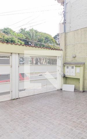 Casa à venda com 190m², 4 quartos e 3 vagas Casa à venda com 190m², 4 quartos e 3 vagasGaragem