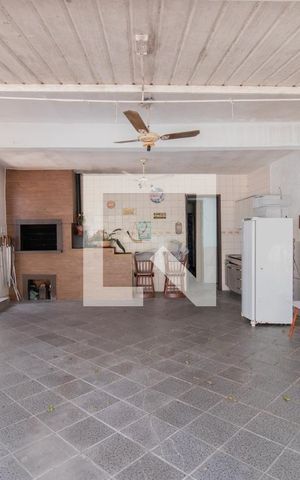Casa à venda com 150m², 4 quartos e 2 vagasGaragem