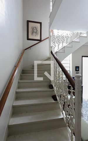 Casa à venda com 300m², 3 quartos e 3 vagas Casa à venda com 300m², 3 quartos e 3 vagasSala 1