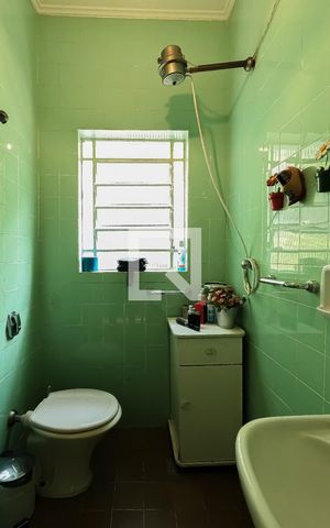 Casa à venda com 300m², 3 quartos e 3 vagas Casa à venda com 300m², 3 quartos e 3 vagasBanheiro de Serviço
