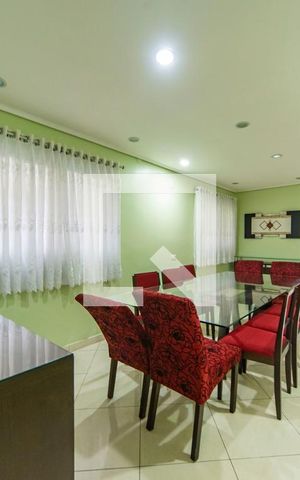 Casa à venda com 302m², 4 quartos e 2 vagas Casa à venda com 302m², 4 quartos e 2 vagasSala de Jantar