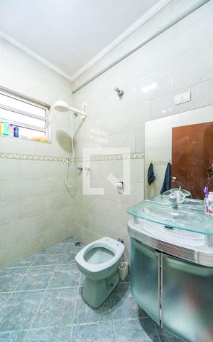 Casa à venda com 302m², 4 quartos e 2 vagas Casa à venda com 302m², 4 quartos e 2 vagasBanheiro Social