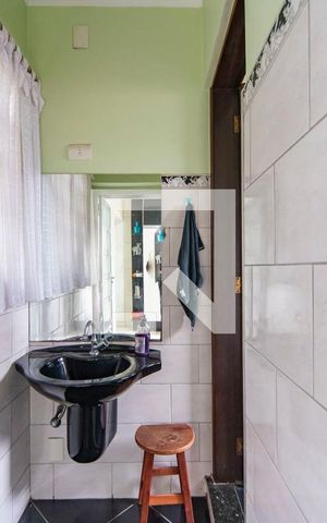 Casa à venda com 302m², 4 quartos e 2 vagas Casa à venda com 302m², 4 quartos e 2 vagasBanheiro da Cozinha