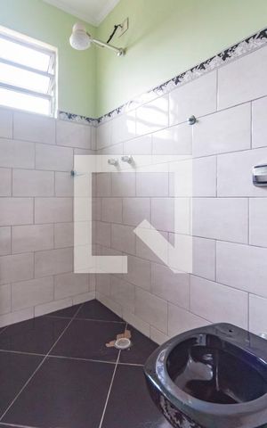 Casa à venda com 302m², 4 quartos e 2 vagas Casa à venda com 302m², 4 quartos e 2 vagasBanheiro da Cozinha