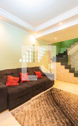 Casa à venda com 302m², 4 quartos e 2 vagas Casa à venda com 302m², 4 quartos e 2 vagasSala
