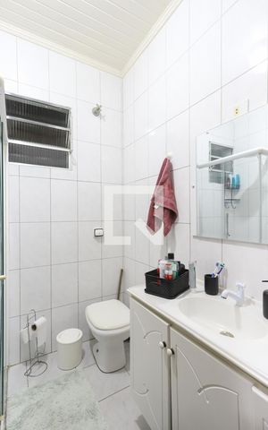 Casa à venda com 250m², 5 quartos e 4 vagas Casa à venda com 250m², 5 quartos e 4 vagasBanheiro