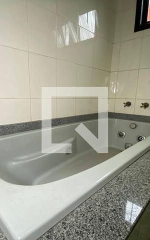 Casa para alugar com 250m², 4 quartos e 4 vagasBanheiro da Suíte