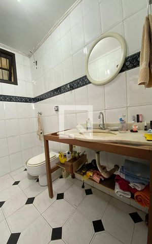 Casa para alugar com 250m², 4 quartos e 4 vagasBanheiro 3