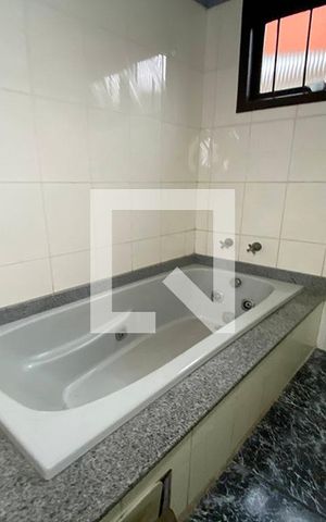 Casa para alugar com 250m², 4 quartos e 4 vagasBanheiro da Suíte