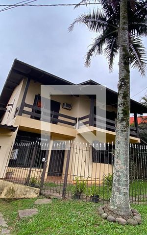 Casa para alugar com 250m², 4 quartos e 4 vagasFachada
