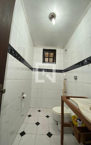 Casa para alugar com 250m², 4 quartos e 4 vagasBanheiro 3