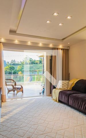Casa à venda com 207m², 3 quartos e 3 vagasSala