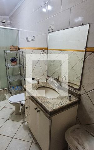 Casa à venda com 225m², 5 quartos e 2 vagas Casa à venda com 225m², 5 quartos e 2 vagasBanheiro Social