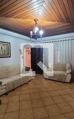 Casa à venda com 225m², 5 quartos e 2 vagas Casa à venda com 225m², 5 quartos e 2 vagasSala