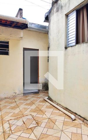 Casa para alugar com 30m², 1 quarto e 1 vagaÁrea de Serviço
