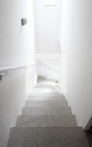 Casa à venda com 85m², 2 quartos e 3 vagasEscada