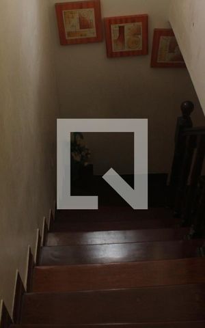 Casa à venda com 150m², 3 quartos e 8 vagasEscada