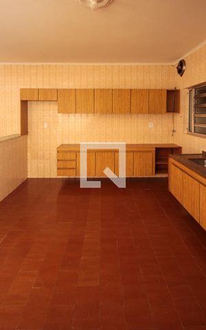 Casa à venda com 220m², 3 quartos e 4 vagas Casa à venda com 220m², 3 quartos e 4 vagasCozinha