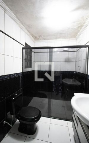 Casa à venda com 160m², 4 quartos e 2 vagas Casa à venda com 160m², 4 quartos e 2 vagasBanheiro