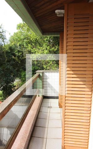 Casa à venda com 280m², 4 quartos e 2 vagasSacada da Sala 1