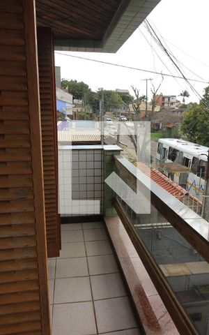 Casa à venda com 280m², 4 quartos e 2 vagasSacada do Quarto 1