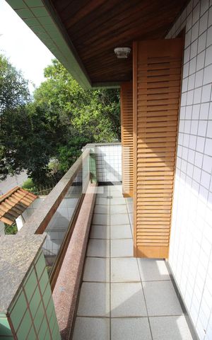 Casa à venda com 280m², 4 quartos e 2 vagasSacada da Sala 1