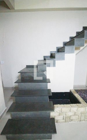 Casa à venda com 180m², 4 quartos e 2 vagasescada acesso sala