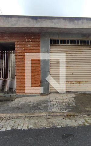 Casa à venda com 180m², 4 quartos e 2 vagas Casa à venda com 180m², 4 quartos e 2 vagasfachada casa 2