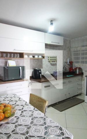 Casa à venda com 180m², 4 quartos e 2 vagascozinha casa 1