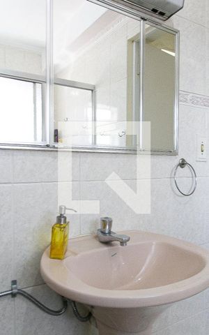 Casa à venda com 264m², 4 quartos e 3 vagasCasa 1 - Banheiro 1