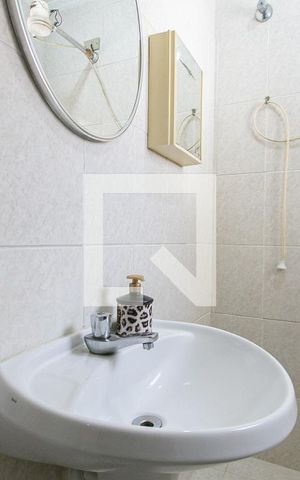 Casa à venda com 264m², 4 quartos e 3 vagasCasa 1 - Banheiro 2