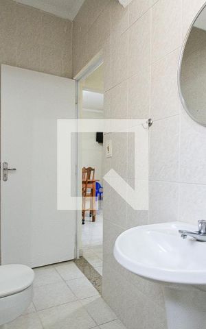 Casa à venda com 264m², 4 quartos e 3 vagasCasa 1 - Banheiro 2