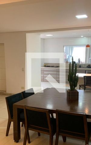 Casa à venda com 625m², 5 quartos e 2 vagas Casa à venda com 625m², 5 quartos e 2 vagasSala
