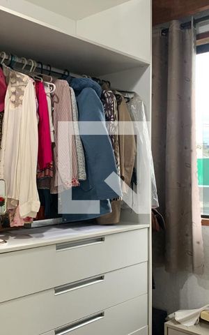 Casa à venda com 625m², 5 quartos e 2 vagas Casa à venda com 625m², 5 quartos e 2 vagasCloset do quarto 2