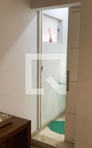 Casa à venda com 625m², 5 quartos e 2 vagas Casa à venda com 625m², 5 quartos e 2 vagasBanheiro 1